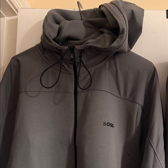 Men’s Boss Charcoal Hoodie and Joggers Ensemble - Picture 6 of 8